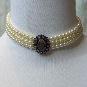 Elegant Pearl Choker Necklace